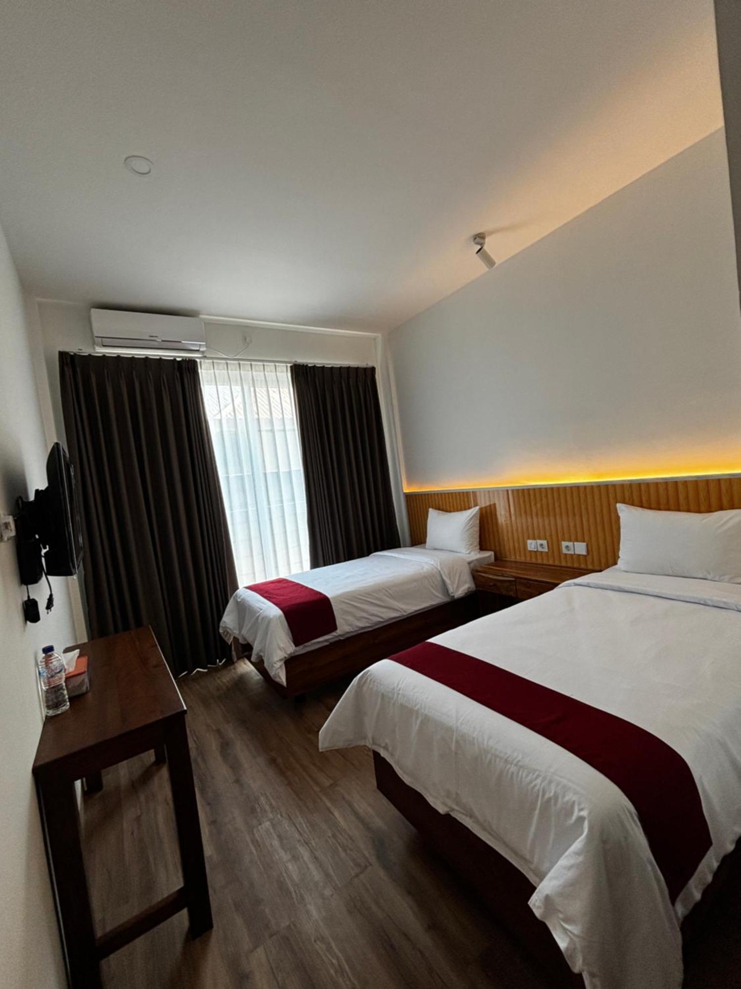 Christika Homestay Labuan Bajo Exterior foto